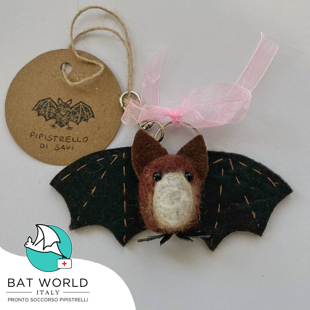 Portachiavi in feltro realizzato artigianalmente; raffigura un hypsugo savii.